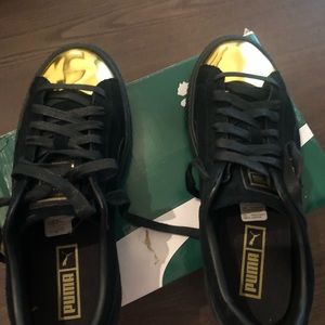 Puma Suede Platform Gold tennis shoe
